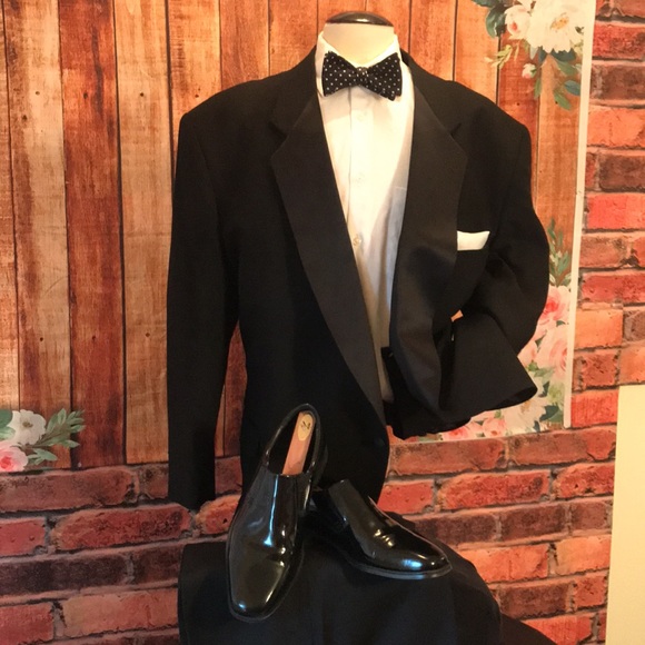 Neil Allyn Tuxedo Coat - Picture 9 of 17